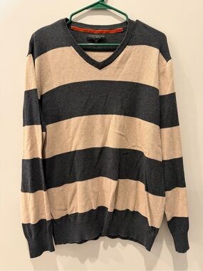 Twentyone Men Striped V-Neck Sweater Black & Tan medium lightweight